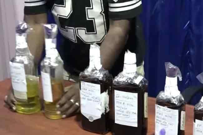 සමාජ ශාලාවකට පෙට්රල් බෝම්බ ප්රහාරයක් එල්ල කිරීමට සූදානමින් සිටි පිරිසක් කොටු