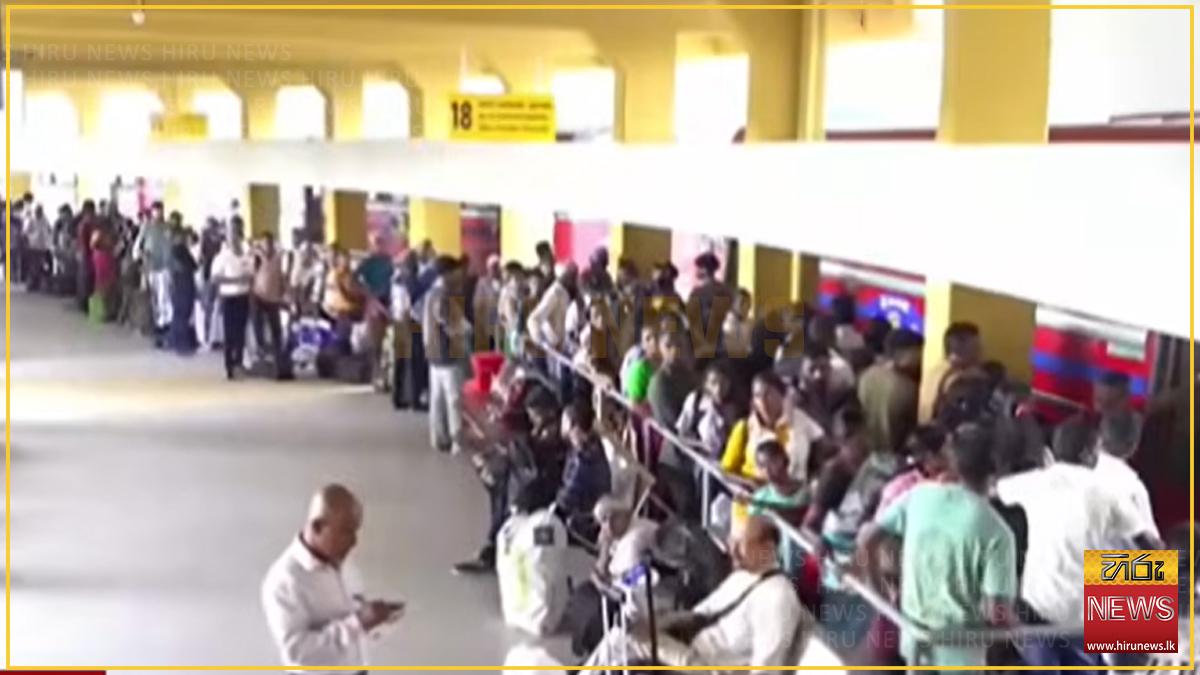 Crowds gather at transport hubs for upcoming new year