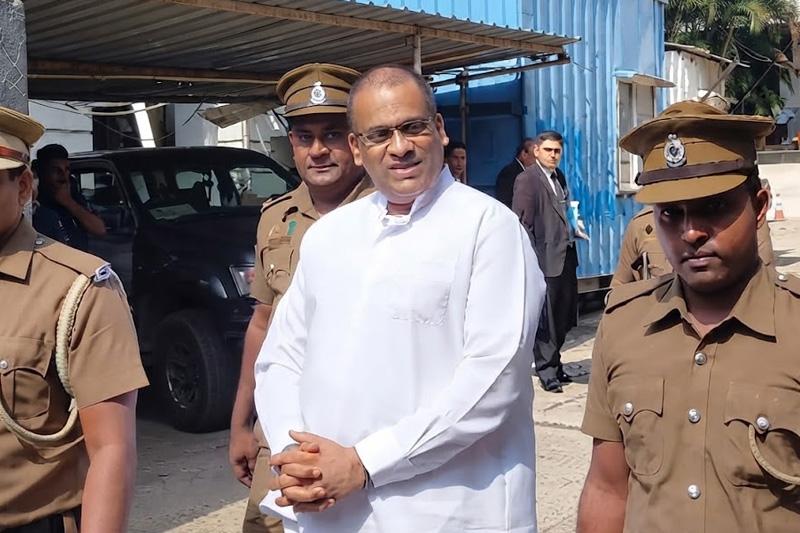 Gnanasara Thera in laymen’s attire; people’s joint opposition condemns authorities